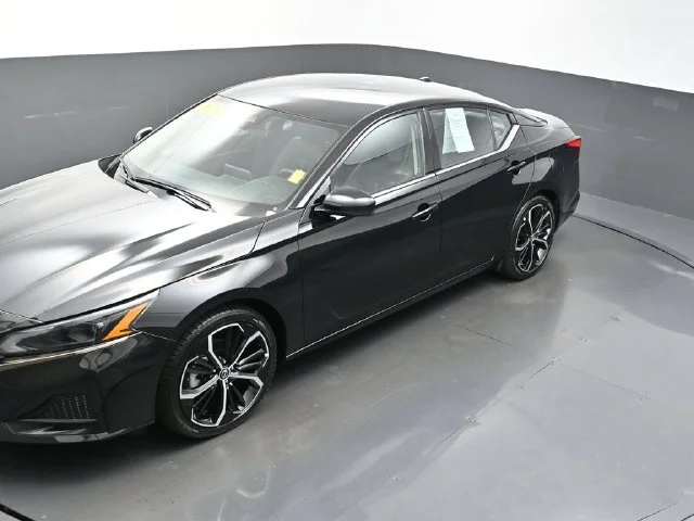 Used 2025 Black Nissan 2.5 SR image 39