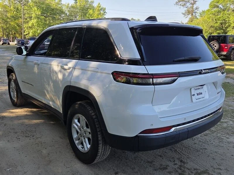 Used 2023 Bright White Clearcoat Jeep Laredo image 11