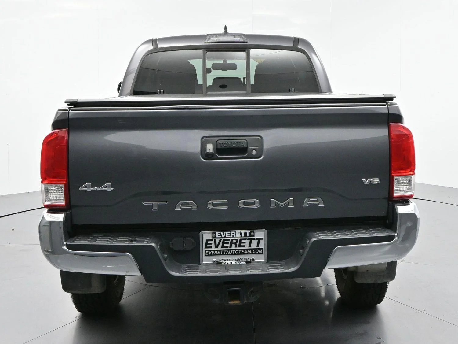 Used 2017 Magnetite Gray Metallic Toyota SR5 image 6