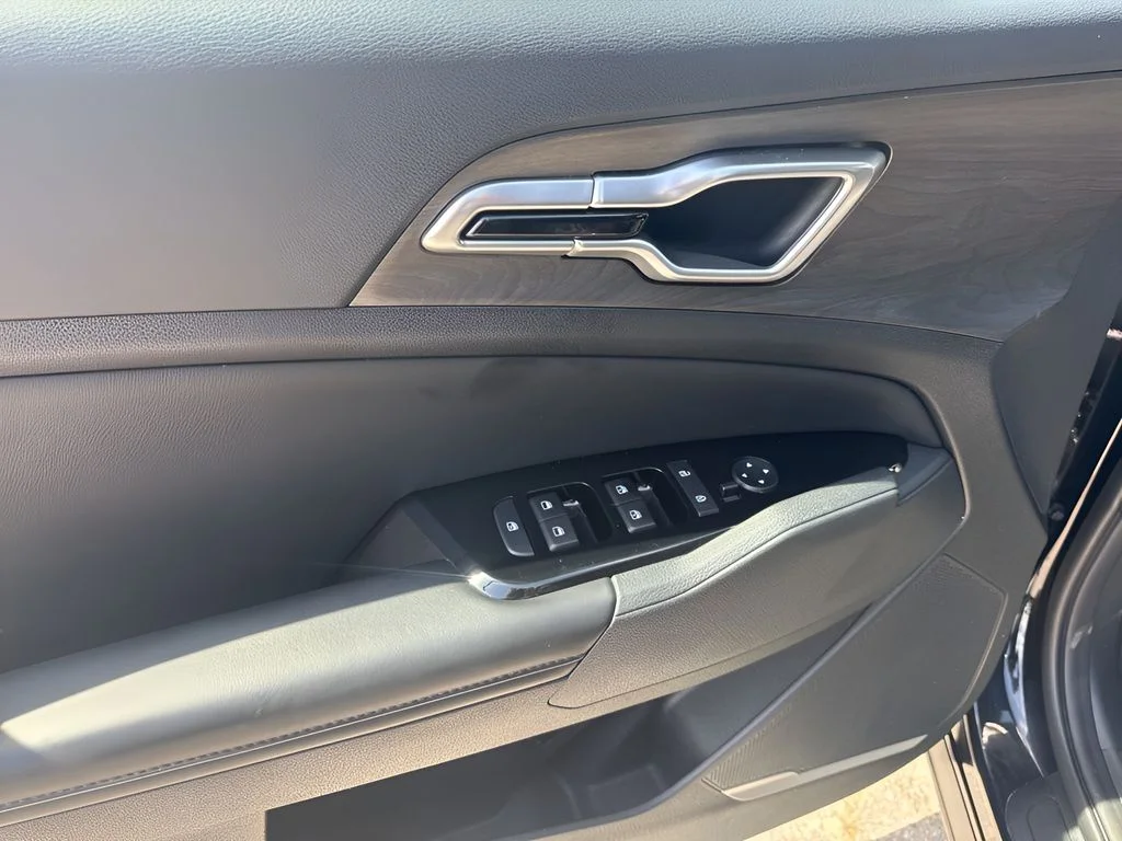 Used 2023 Black Kia X-Line image 27
