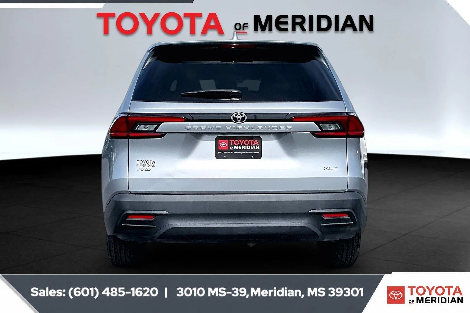 Used 2025 Celestial Silver Metallic Toyota XLE image 4