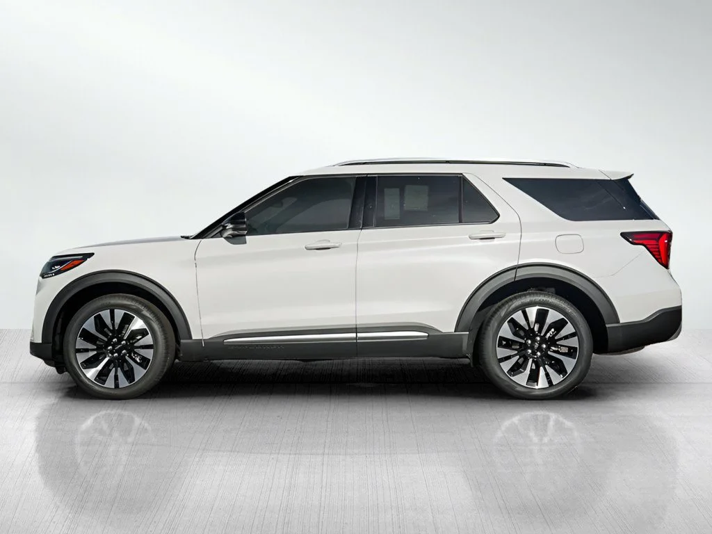 New 2026 Star White Metallic Tri-Coat Ford Platinum™ image 3