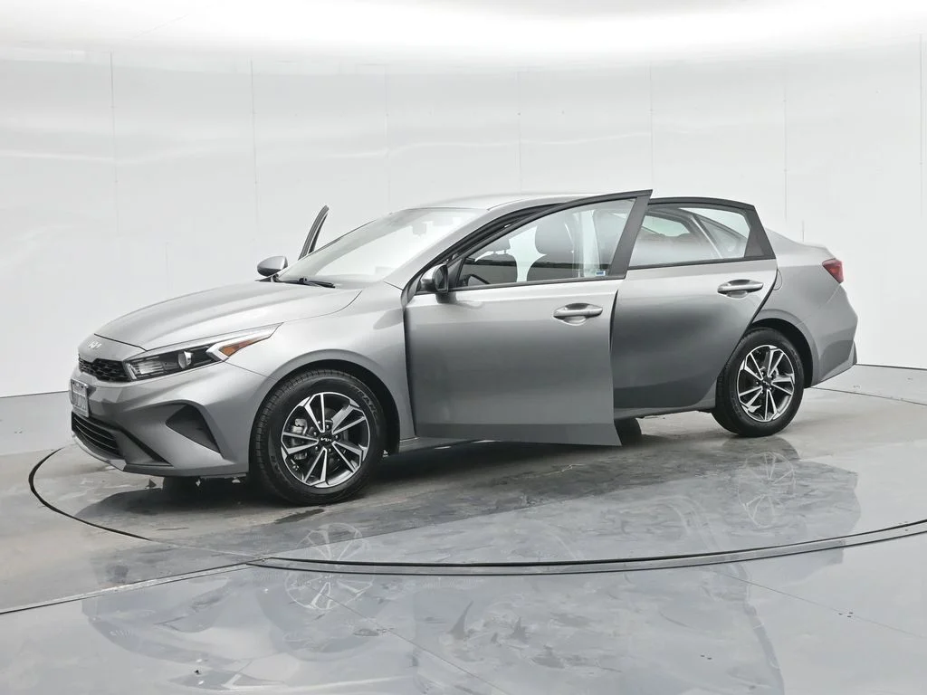 Used 2022 Gray Kia LXS image 6