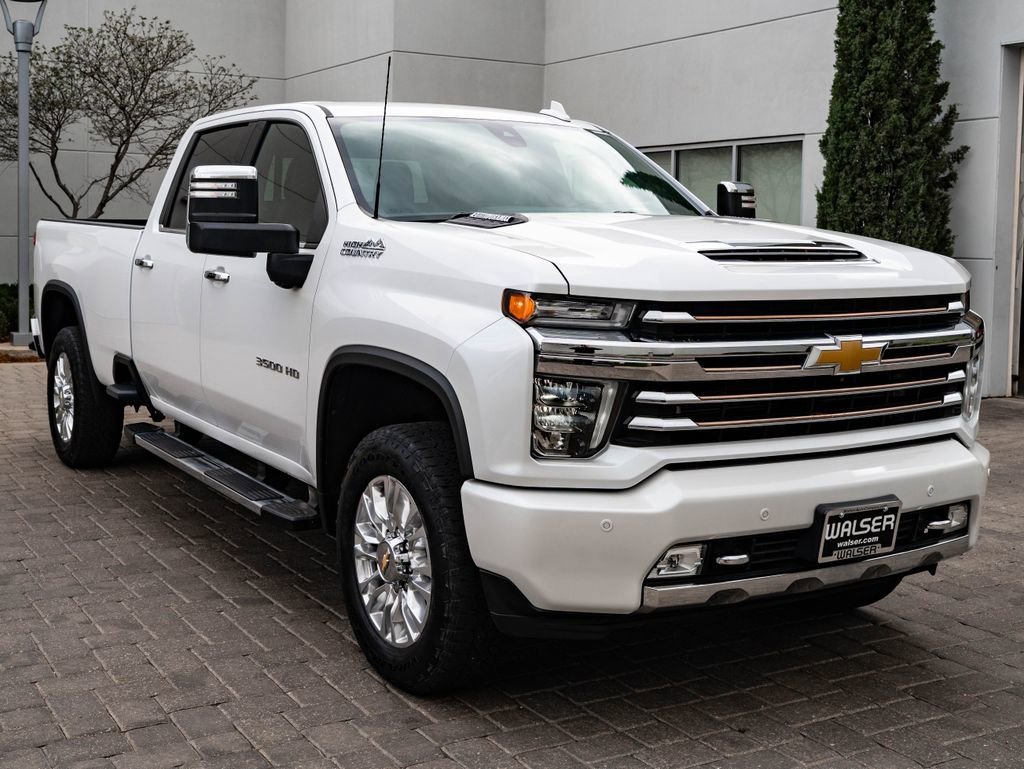 Used 2022 Iridescent Pearl Tricoat Chevrolet High Country image 12