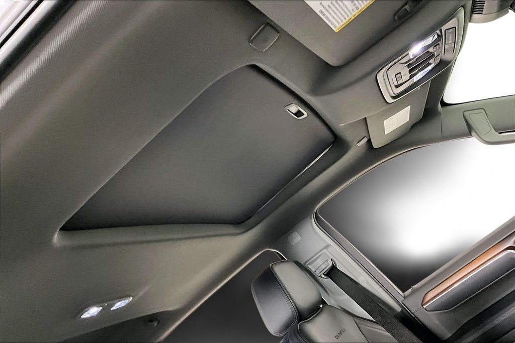 Used 2025 Silver GMC Denali image 27