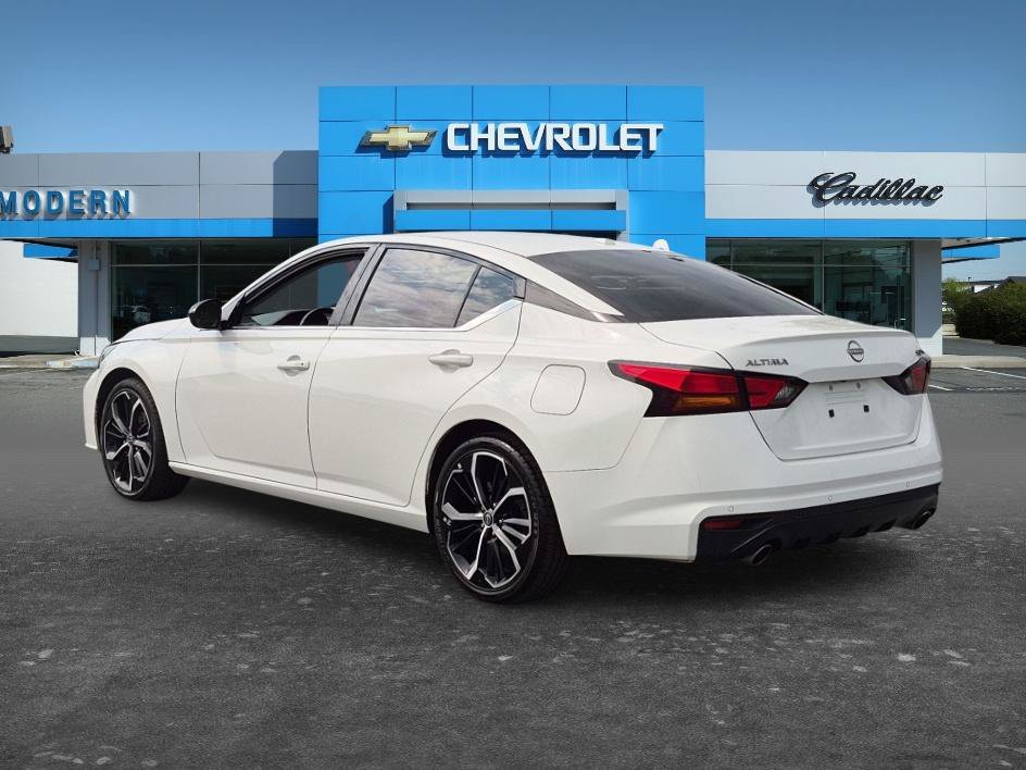 Certified Used 2023 Glacier White Nissan 2.5 SR image 3