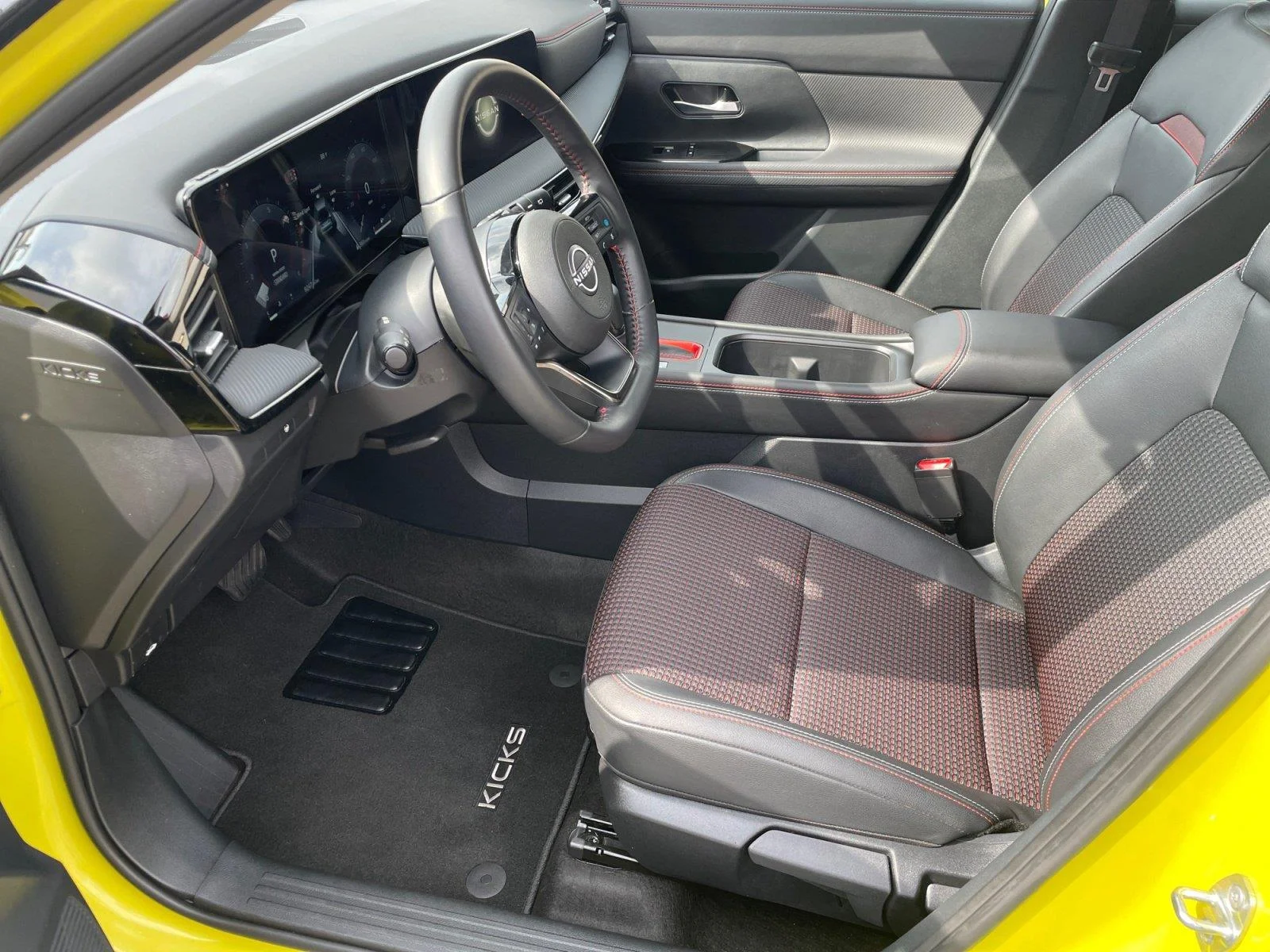 Used 2026 Yuzu Yellow Metallic/Super Black Nissan SR image 9