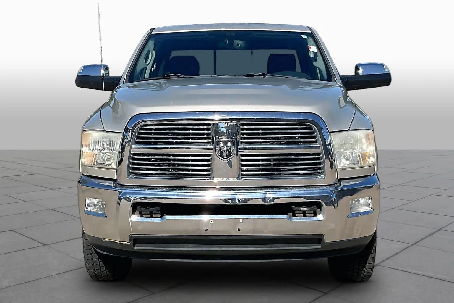 Used 2010 Light Graystone Pearl Dodge Laramie image 3