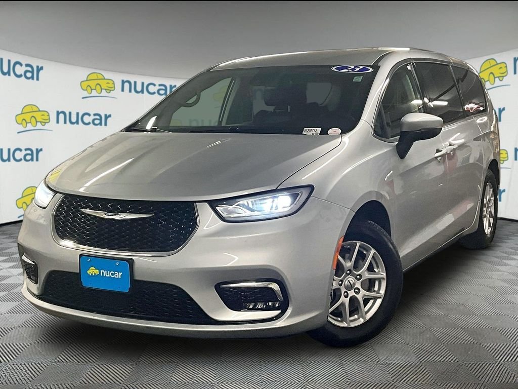 Used 2023 Silver Chrysler Touring L image 3