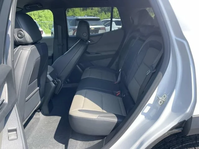 2027 Chevrolet Equinox LT - Photo 10