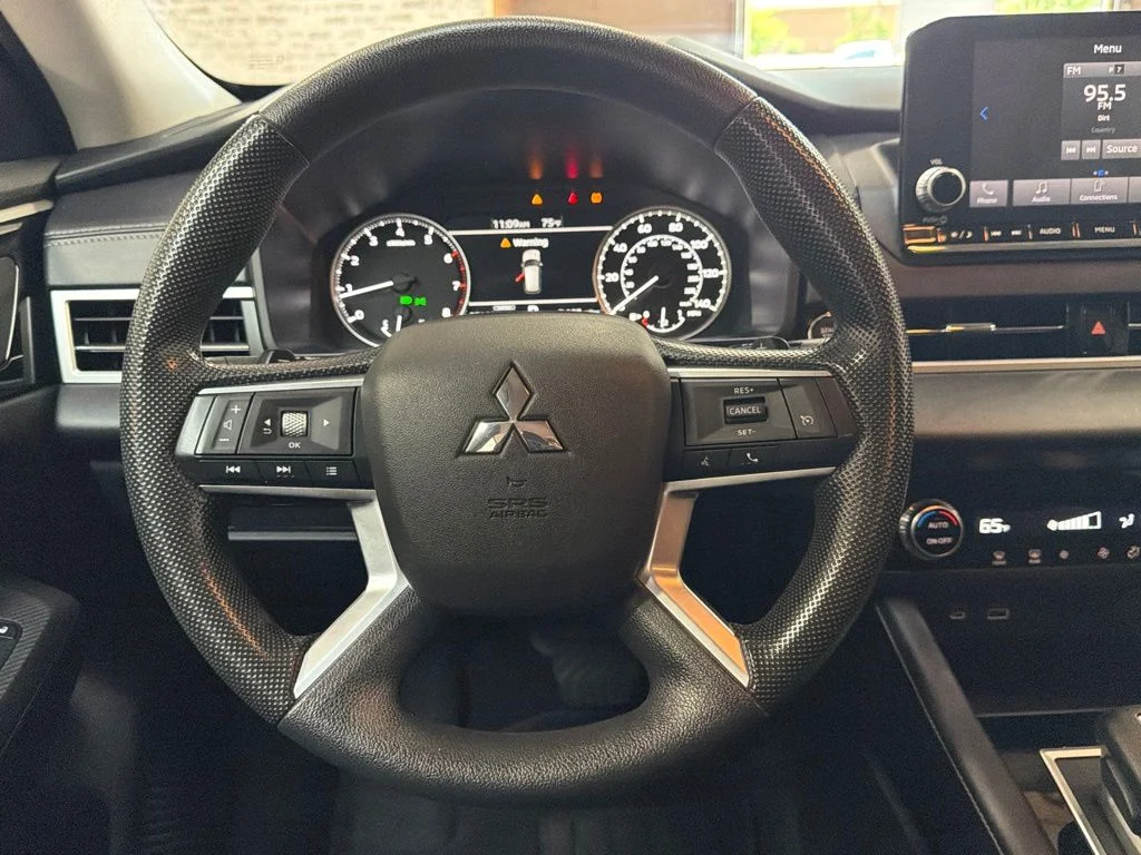 Used 2023 White Mitsubishi ES image 13