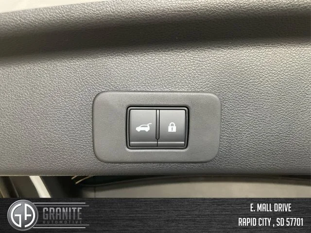 New 2025 Everest White TriCoat Nissan SL image 14