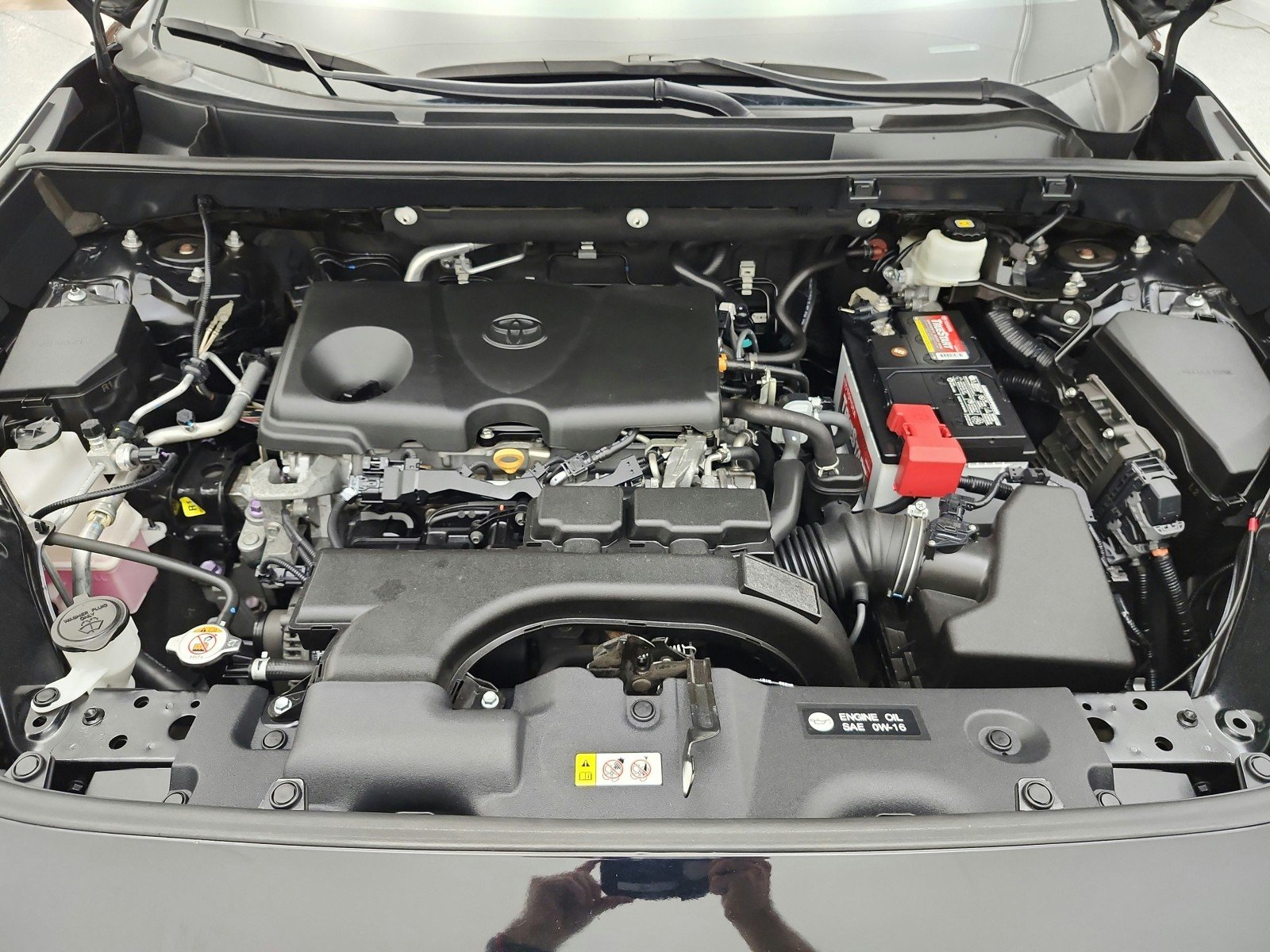 Used 2020 Midnight Black Metallic Toyota XLE FWD (Natl) image 15