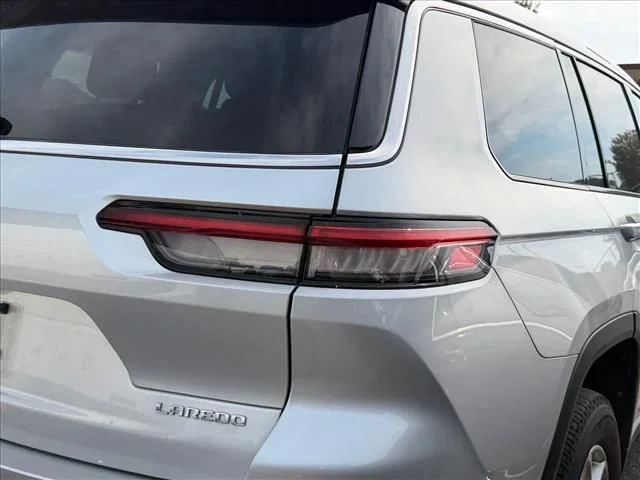 Used 2022 Silver Jeep Laredo image 14