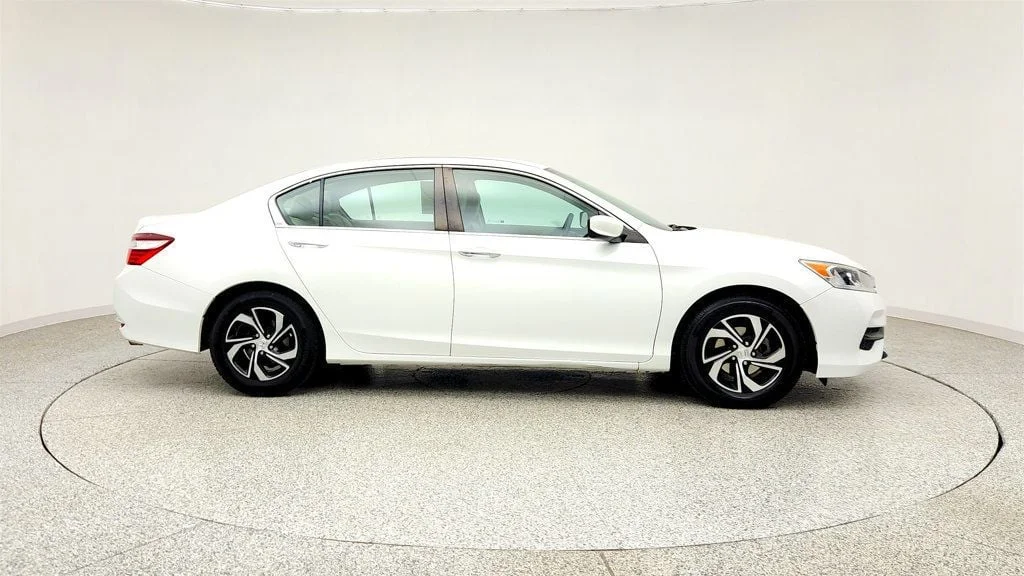 Used 2017 White Orchid Pearl Honda LX CVT image 4