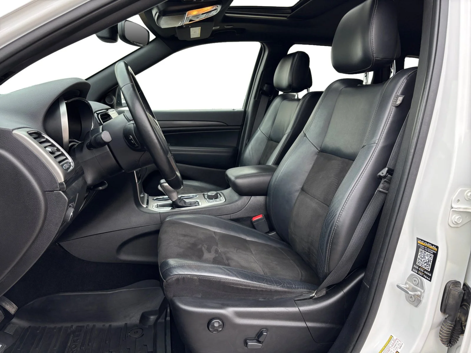 Used 2021 White Jeep Altitude image 10