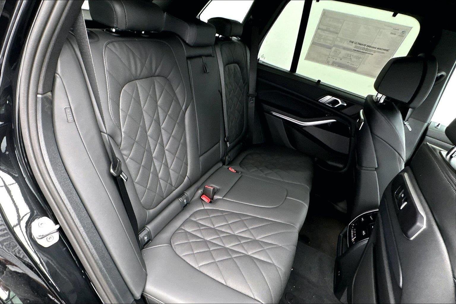 New 2026 Black Sapphire Metallic BMW xDrive50e image 31