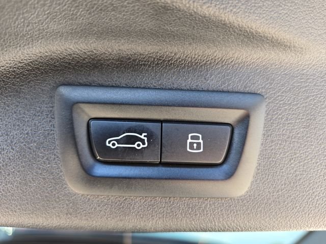 Used 2023 Black BMW xDrive40i image 17