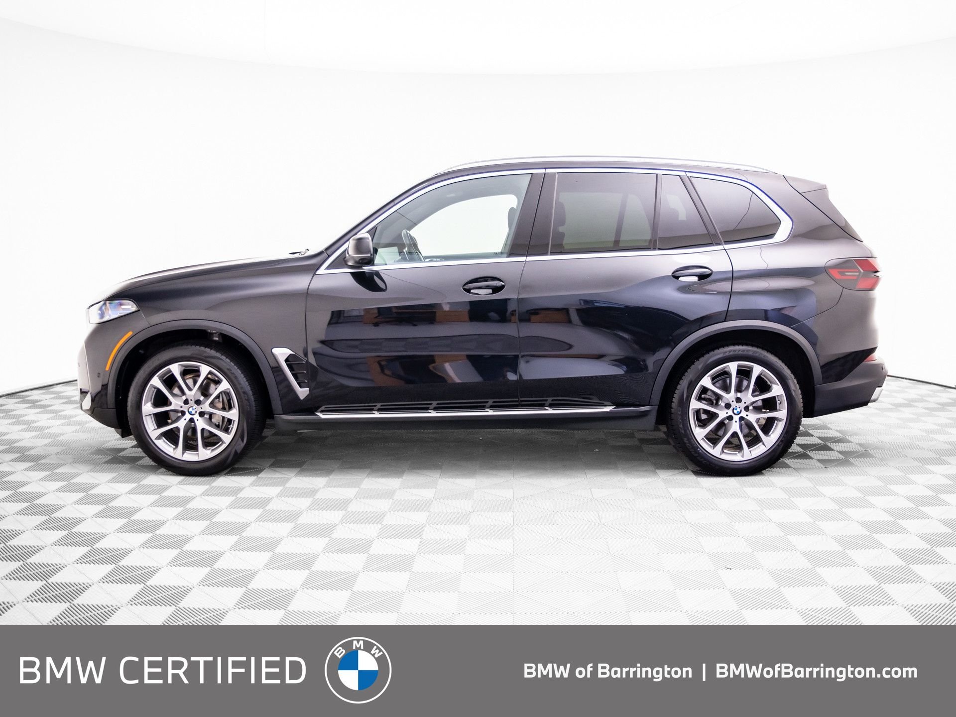 Used 2024 Black BMW xDrive40i image 2