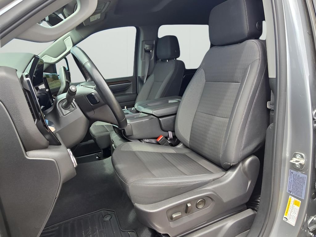Used 2025 Sterling Metallic GMC SLE image 11