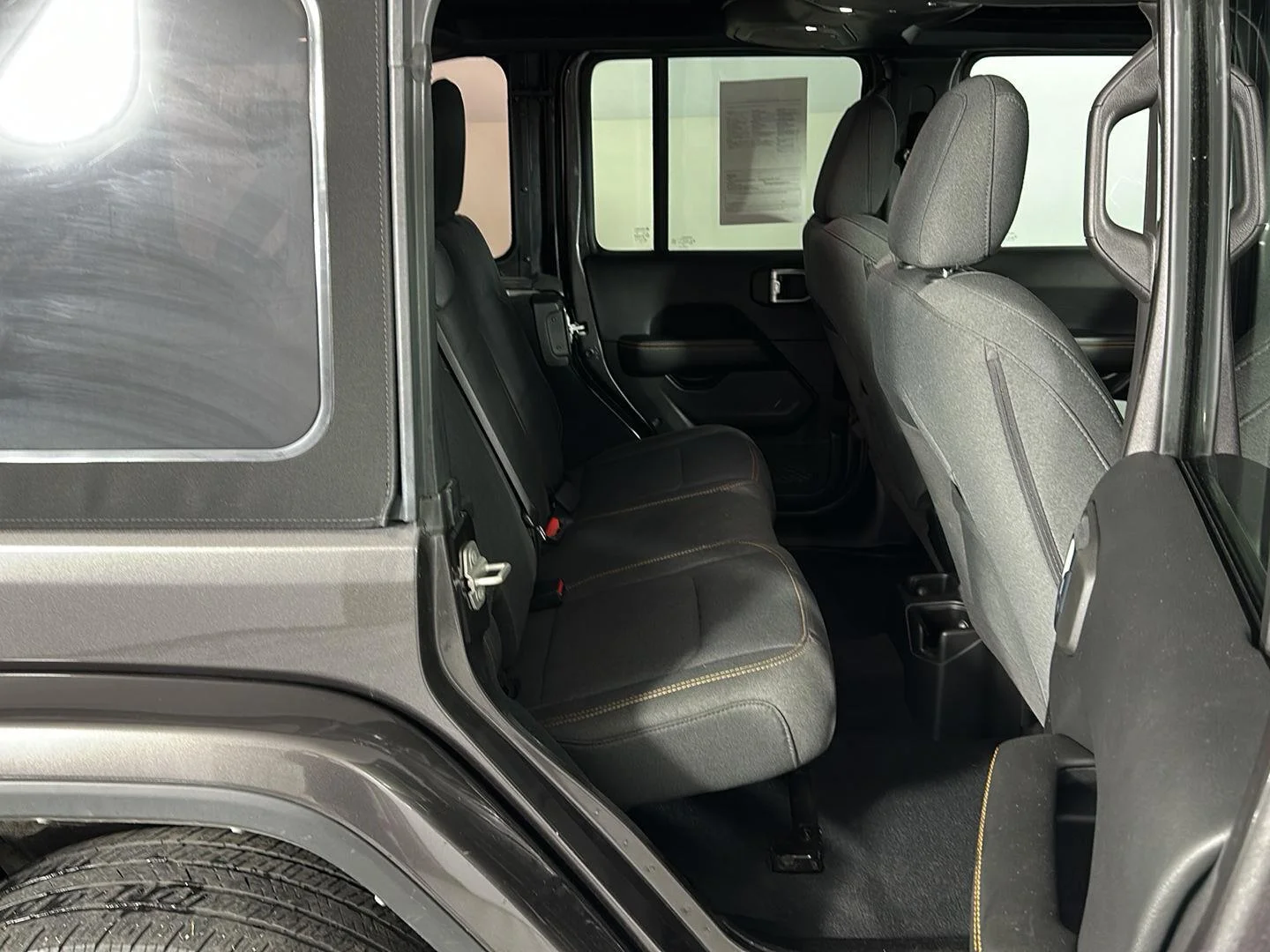 Used 2024 Granite Crystal Metallic Clearcoat Jeep Sahara image 32