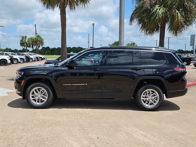 New 2026 Diamond Black Crystal Pearl-Coat Exterior Paint Jeep Laredo image 4