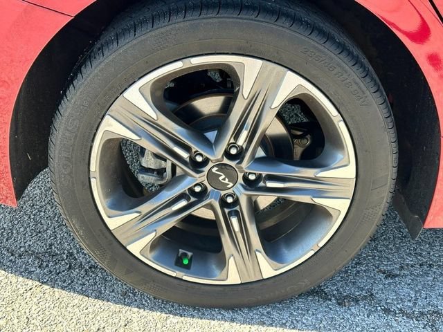 Used 2022 Red Kia EX image 7