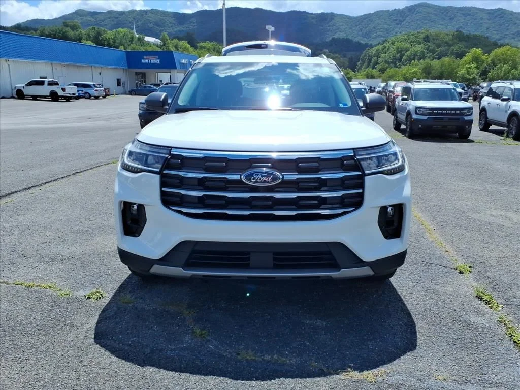 New 2026 Star White Metallic Tri-Coat Ford Active image 9