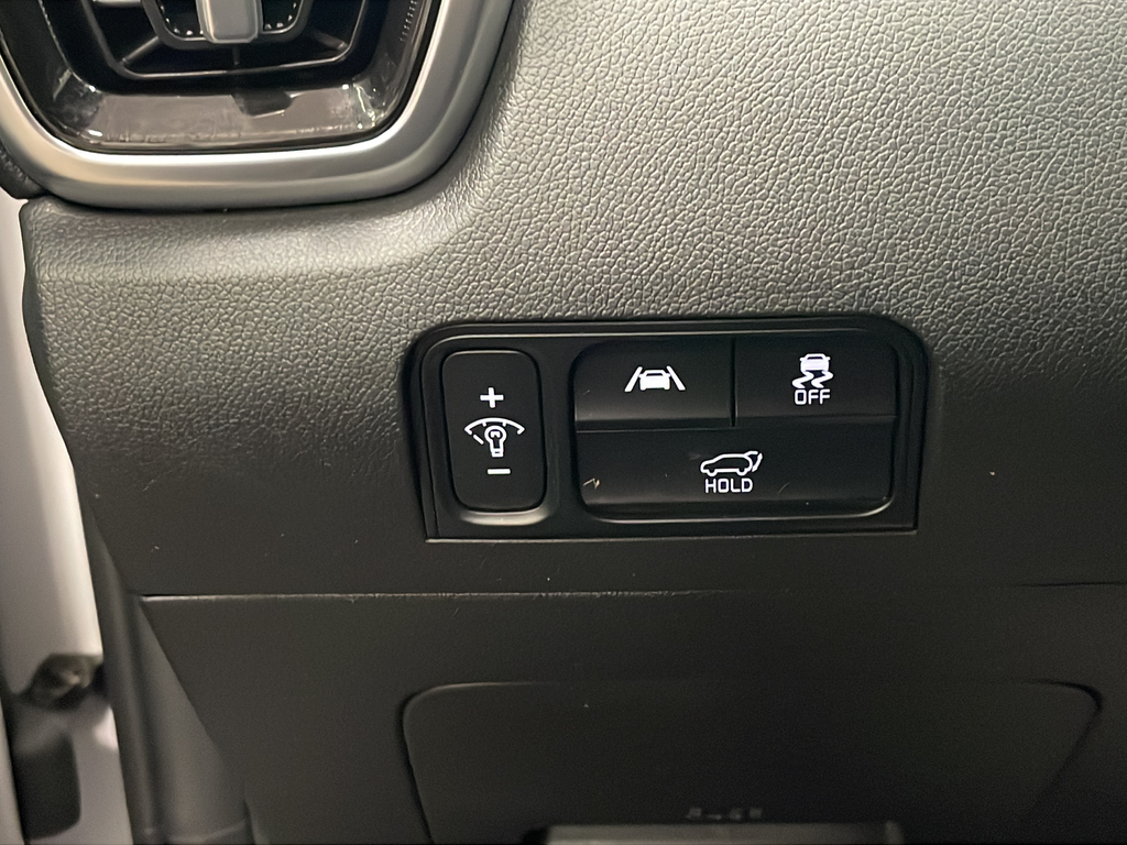 Used 2023 White Kia SX image 28