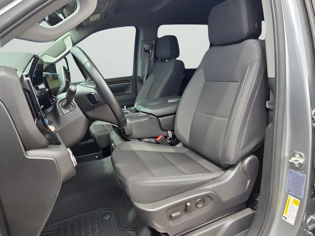 Used 2025 Sterling Metallic GMC SLE image 11