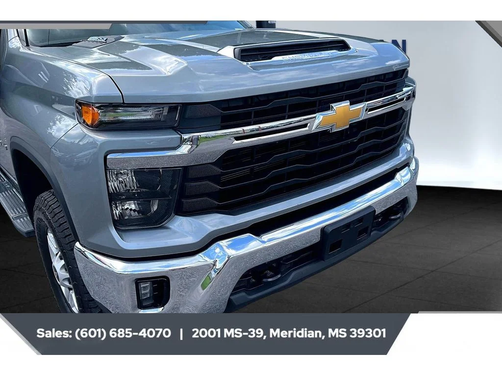 Used 2025 STERLING GRAY METALLIC Chevrolet LT image 21