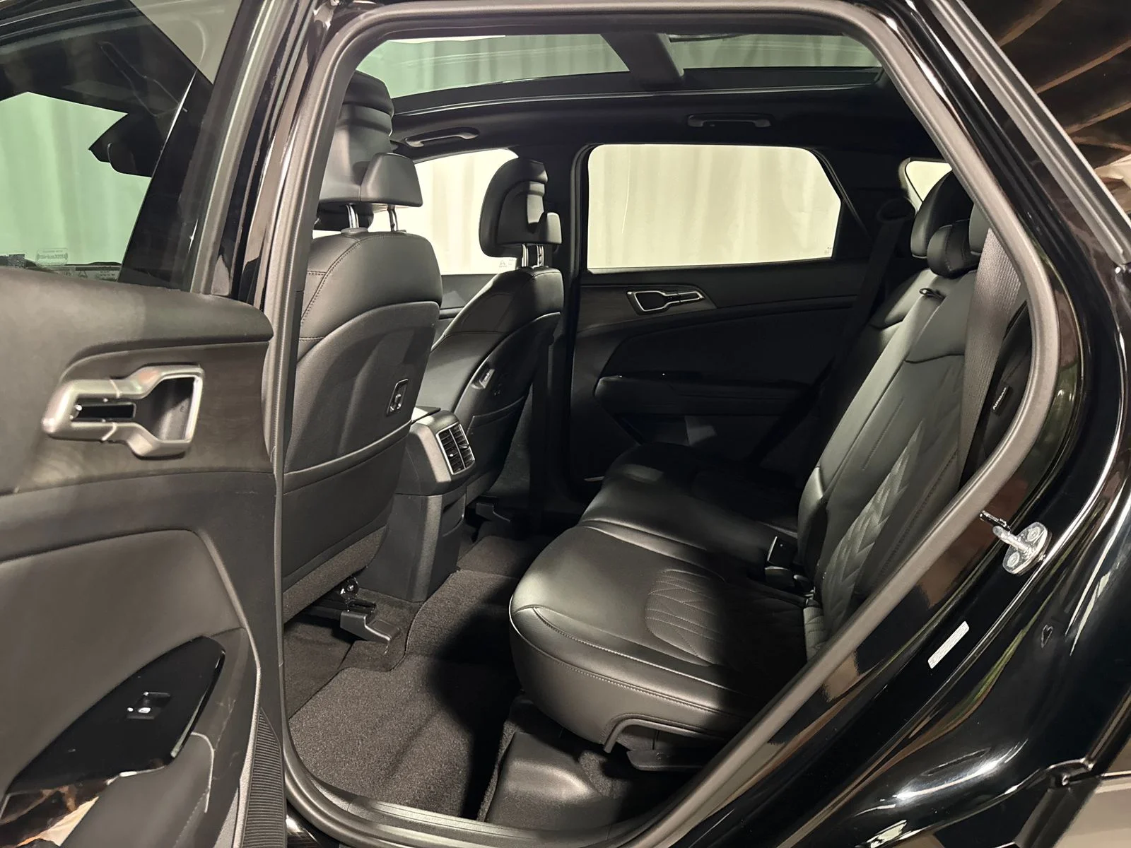 Used 2025 Black Kia X-Line image 5