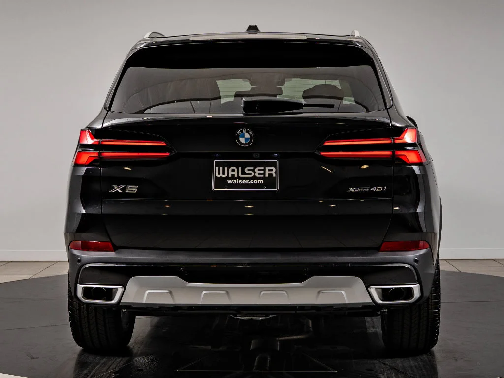 New 2026 Black Sapphire Metallic BMW xDrive40i image 7