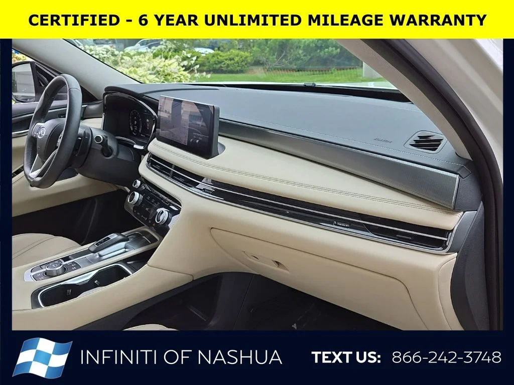 Certified Used 2024 White INFINITI LUXE image 16