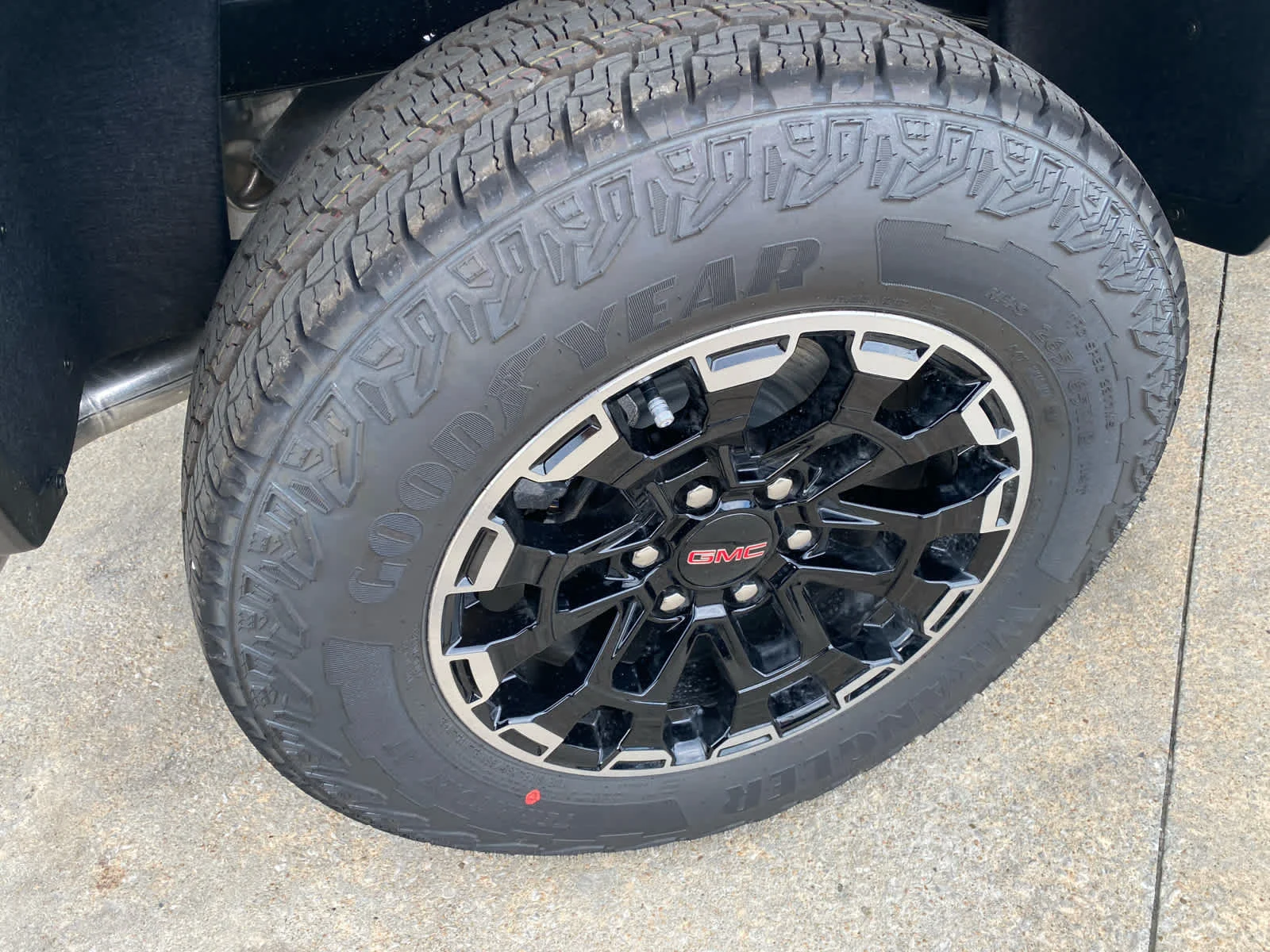 New 2026 Summit White GMC AT4 image 28