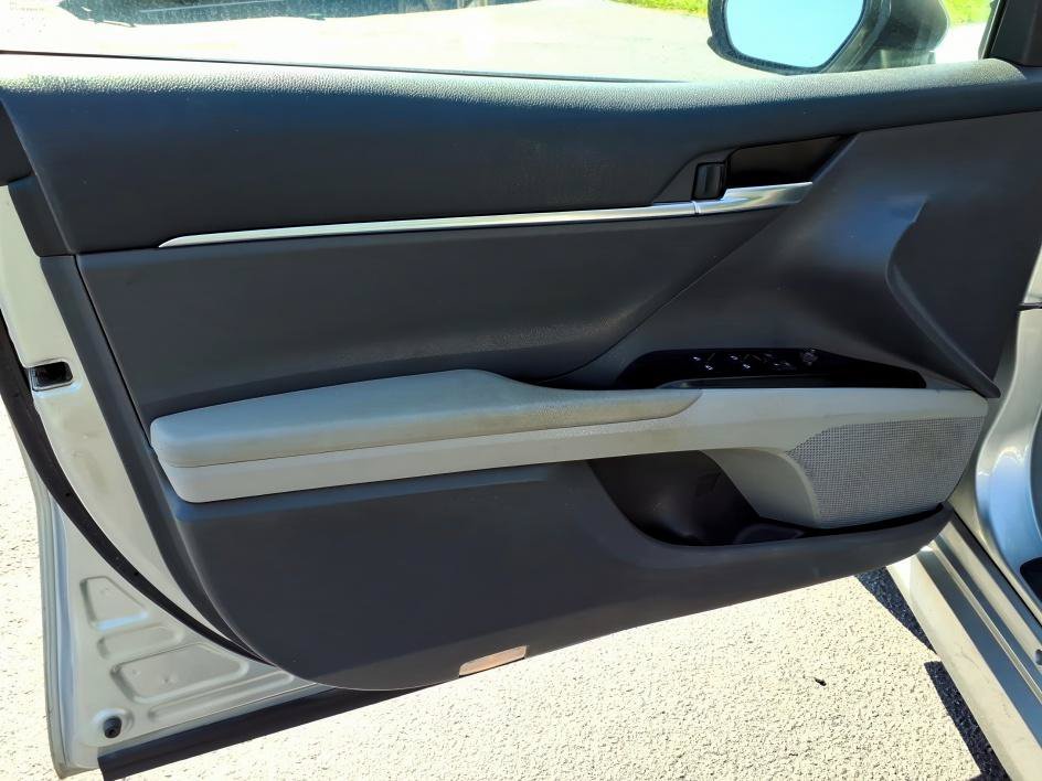 Used 2018 Celestial Silver Metallic Toyota L image 14
