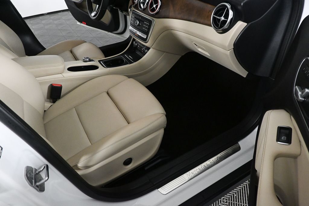 Used 2020 White Mercedes-Benz GLA 250 image 24