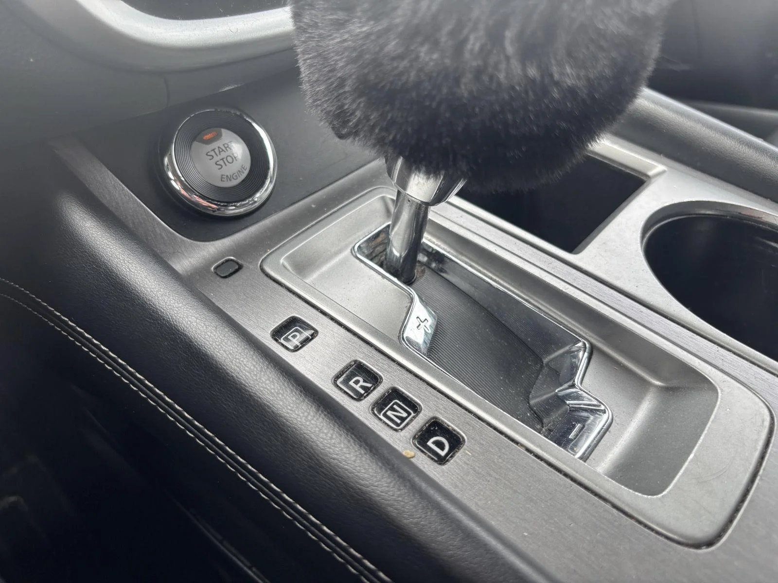 Used 2022 Boulder Gray Pearl Nissan SL image 17