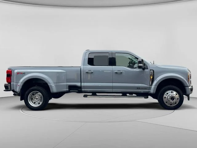 Used 2025  Ford Lariat image 6