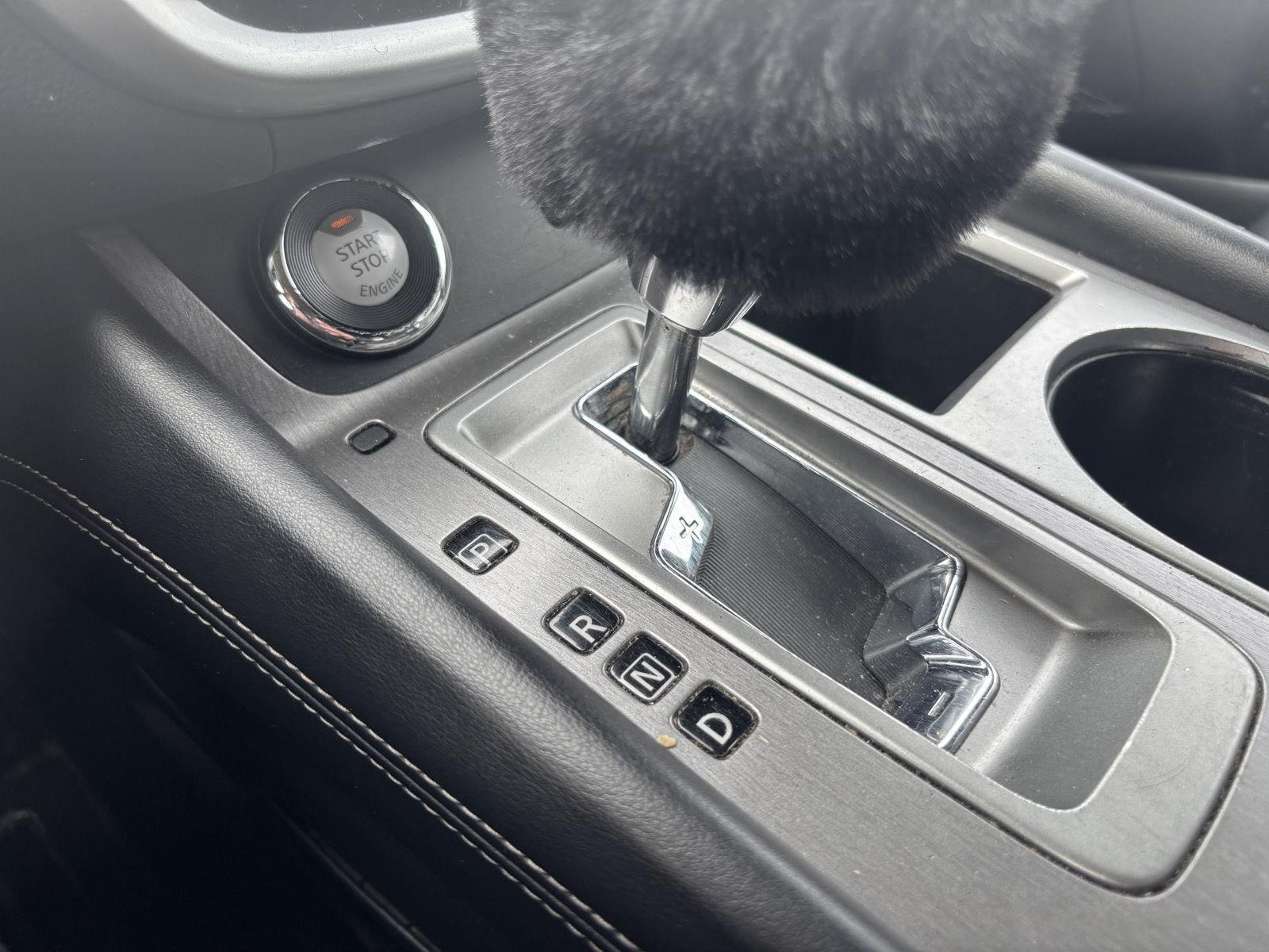 Used 2022 Boulder Gray Pearl Nissan SL image 17