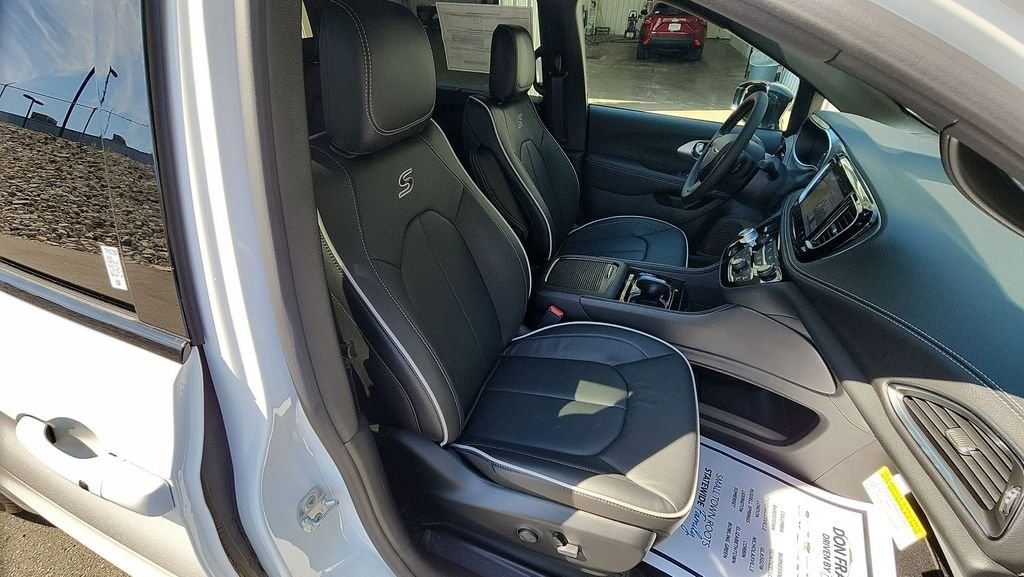 2026 Chrysler Pacifica Limited - Photo 33