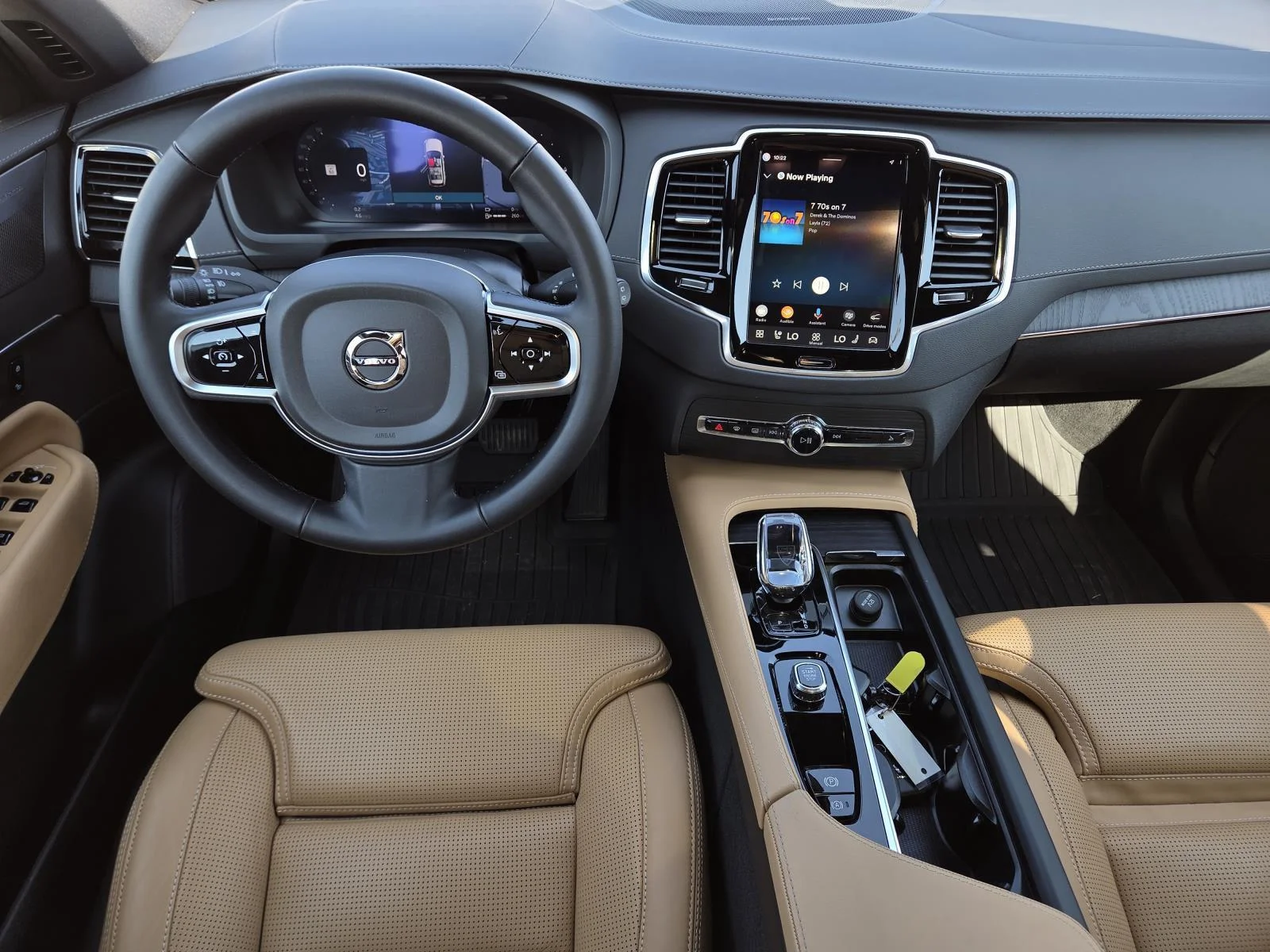Used 2025 Crystal White Metallic Volvo Ultra image 14