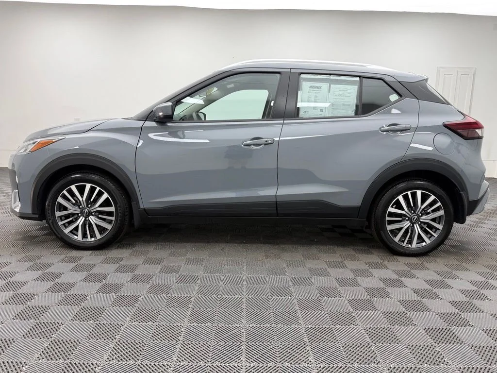 Used 2024 Gray Nissan SV image 11