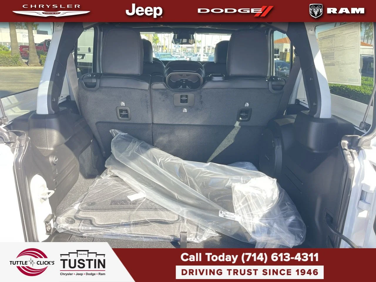 New 2027 Bright White Clear-Coat Paint Jeep Sahara image 33