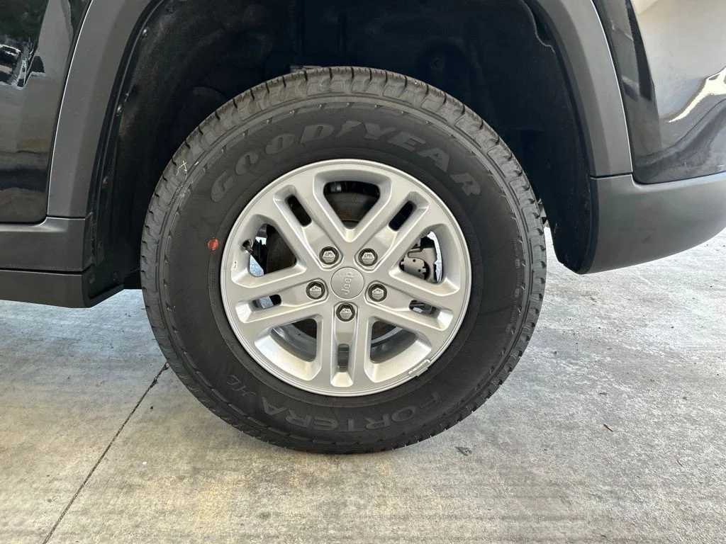 Used 2025 Black Jeep Laredo image 15