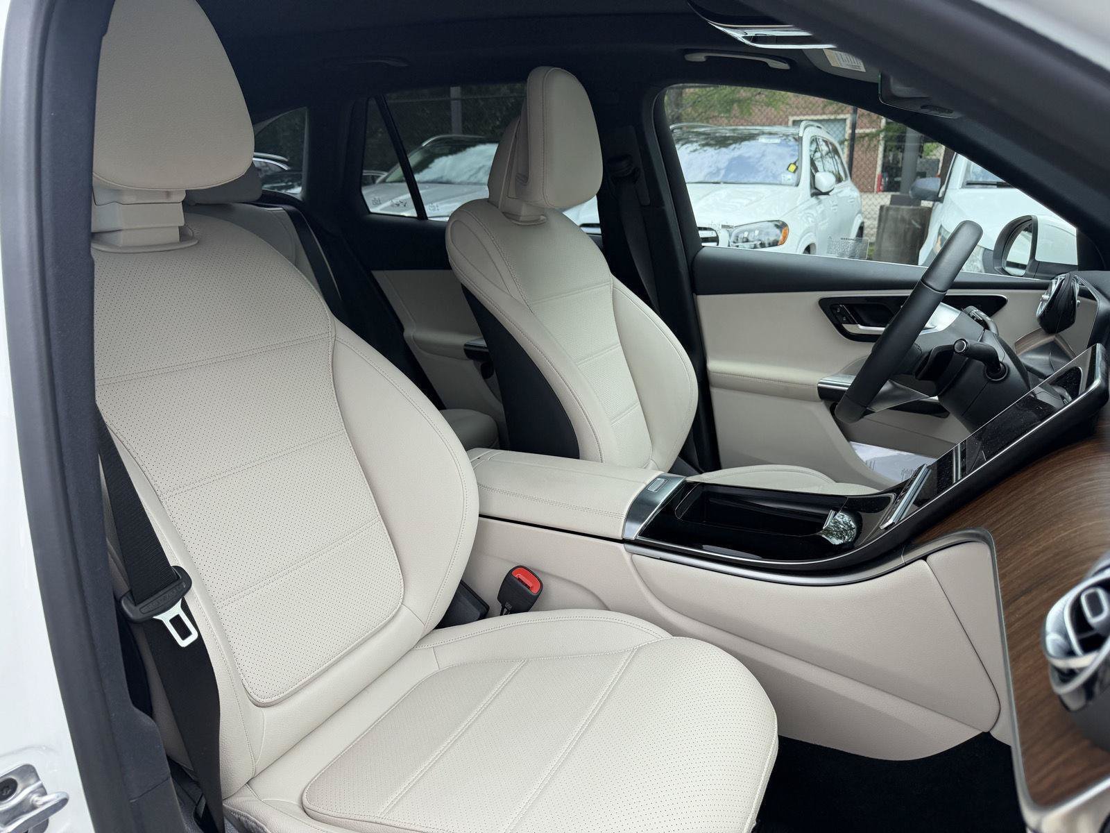 Certified Used 2026 Polar White Mercedes-Benz GLC 300 image 29