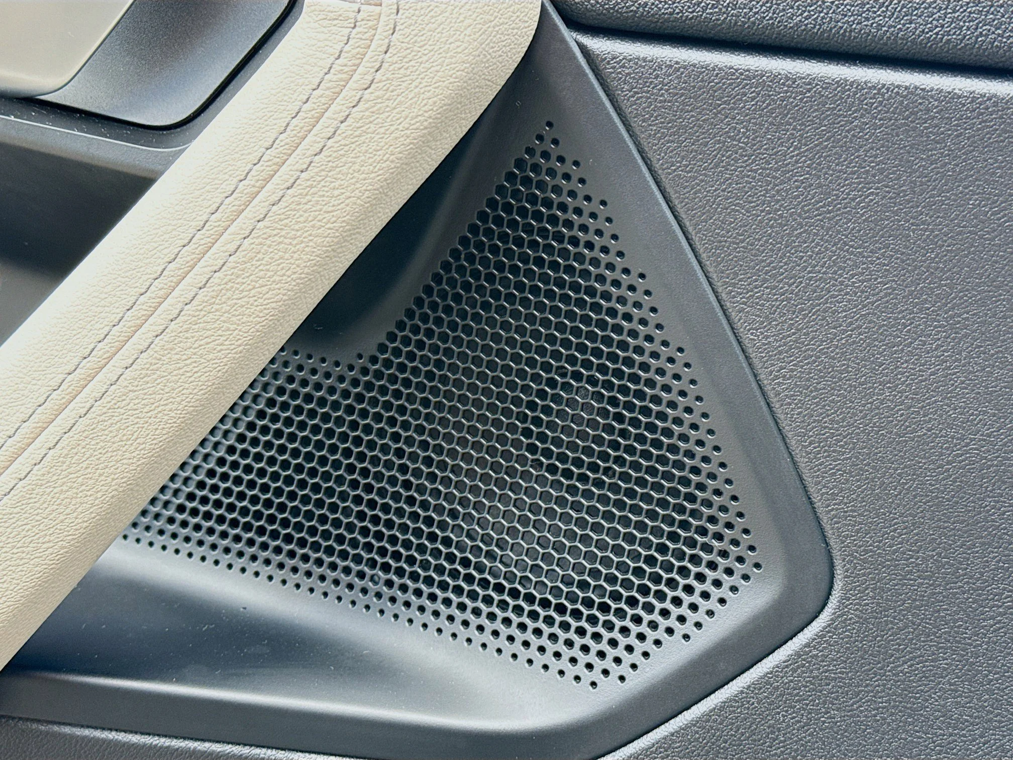Used 2025 Skyscraper Grey Metallic BMW M240i image 22
