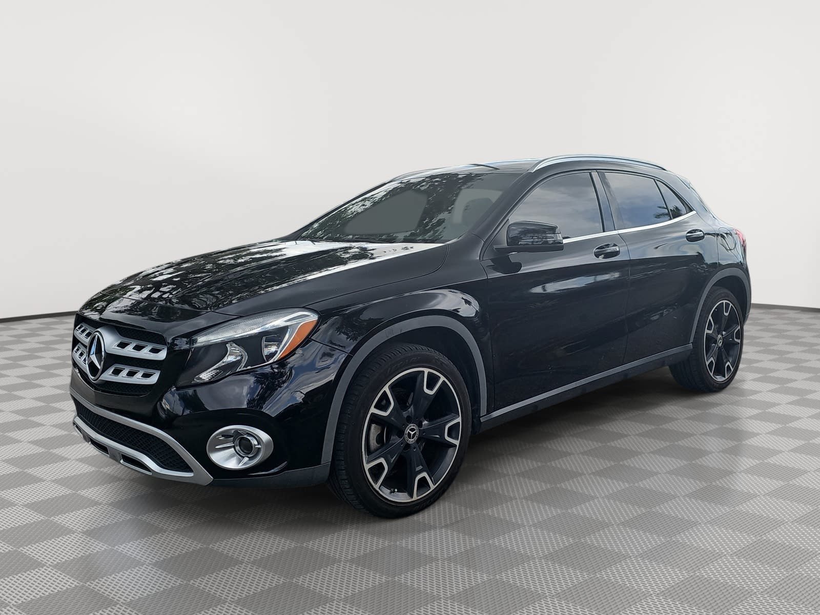 Used 2019 White Mercedes-Benz GLA 250 image 4