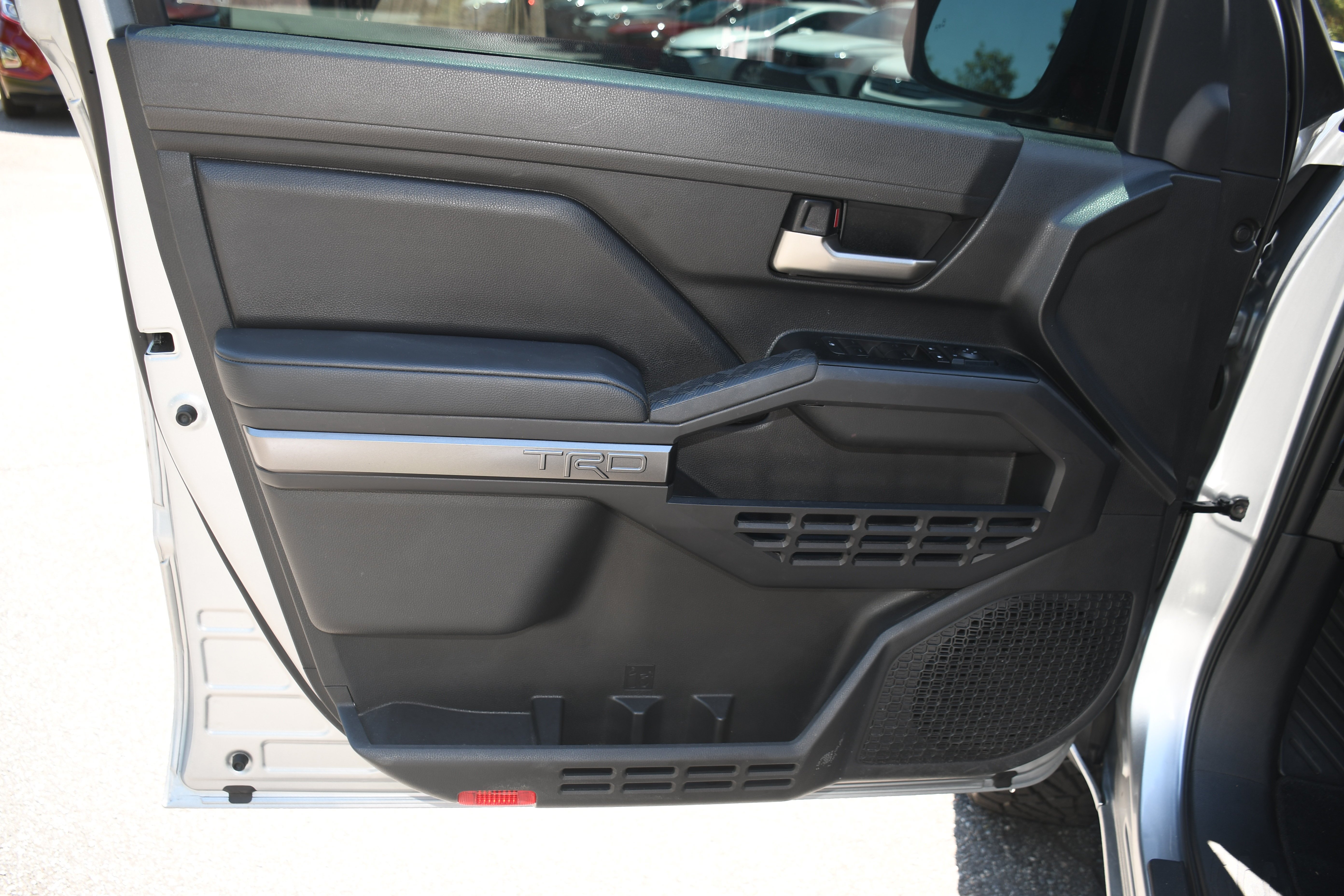 2025 Toyota Tacoma TRD Sport - Photo 9
