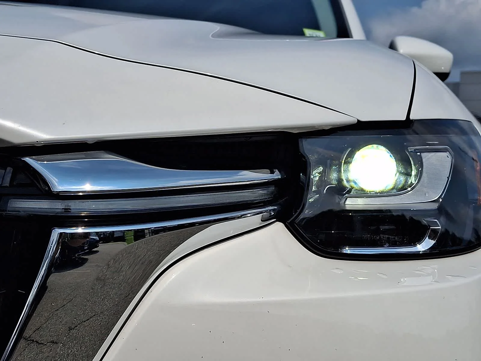 Used 2025 Rhodium White Premium Mazda Preferred Package image 10